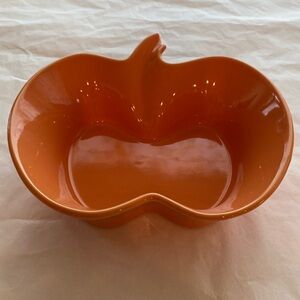 Chantal. Orange Pumpkin-Shaped baking dish. Like new condition. 3 cups